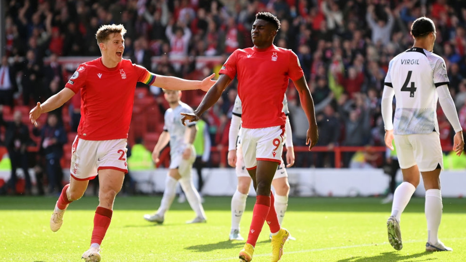 传得好盖得妙！谢智杰丝滑转身腋下妙传陶汉林扣篮被卡巴帽下（妙传与封盖齐飞：谢智杰丝滑转身腋下助攻，陶汉林扣篮遭卡巴大帽）